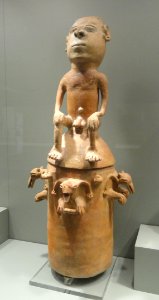 Burial Urn, 1200-1500 AD, Pelaya style, lower Magdalena River valley, Colombia, earthenware - Gardiner Museum, Toronto - DSC01208