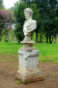 Bust at the Laghetto - Villa Borghese - Rome, Italy - DSC05086
