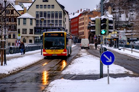 Buslinie-1-auf-Neckarbrücke photo