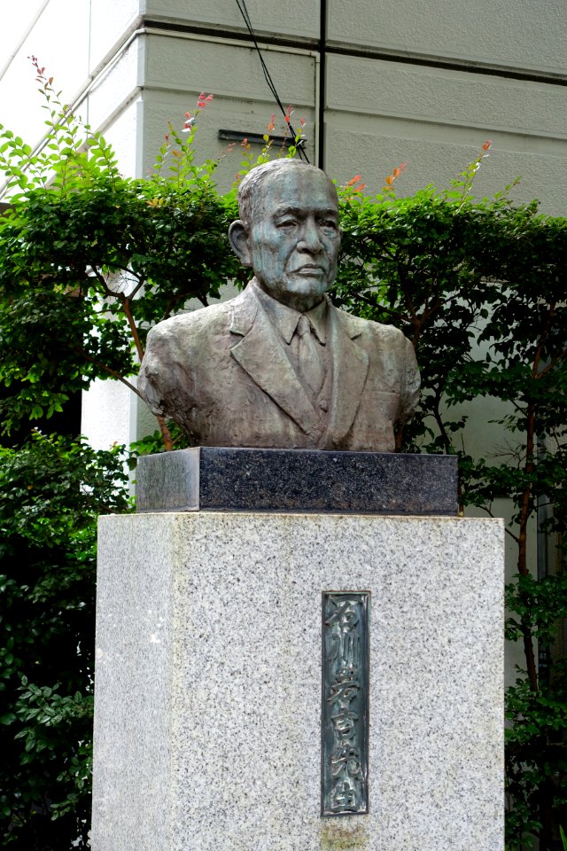 Bust - Kokugakuin University - Shibuya, Tokyo, Japan - DSC05551