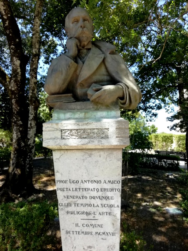 Busto di Ugo Antonio