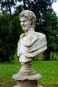 Bust at the Laghetto - Villa Borghese - Rome, Italy - DSC05087