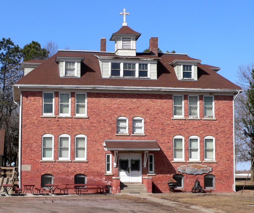 Butte SS Peter-Paul school from E 3