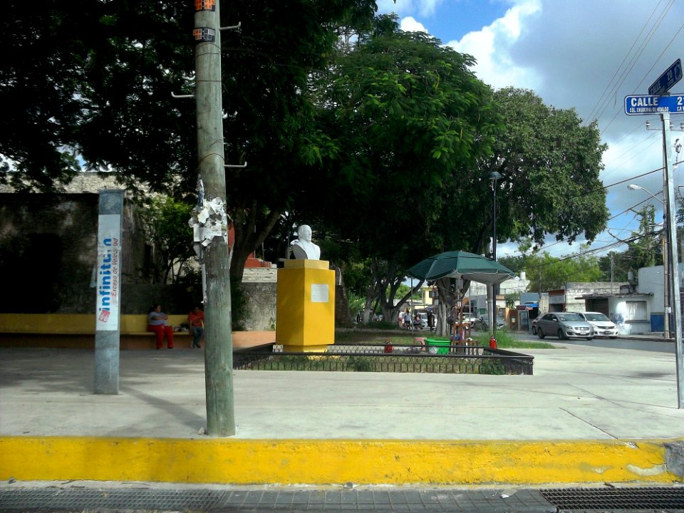 Busto de Miguel Hidalgo en el Parque Chuburná en Mérida, Yucatán (01)