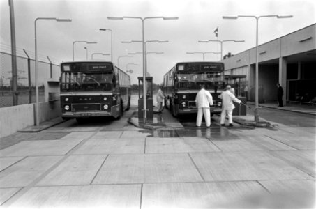 Bussen voor de garage, Bestanddeelnr 921-6257
