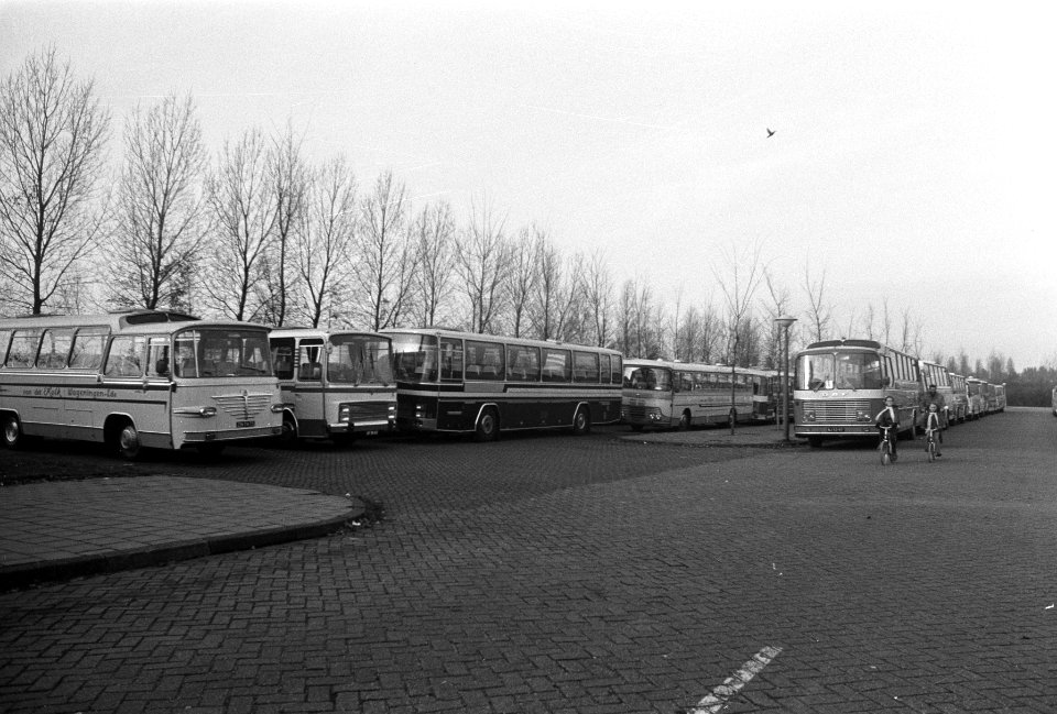 Bussen op het Stadionplein, Bestanddeelnr 926-8353