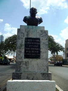 Busto de Antonio Mediz Bolio, Mérida, Yucatán (01a)