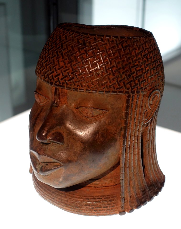 Bust of an oba king, Nigeria, Benin Kingdom, 16th century AD, brass - Ethnological Museum, Berlin - DSC02185
