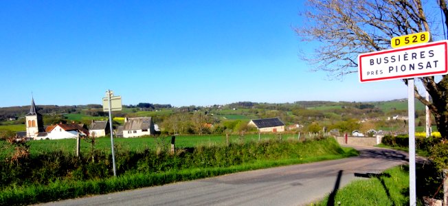 Bussières-près-Pionsat (Puy-de-Dôme) panneau d'entrée, panorama