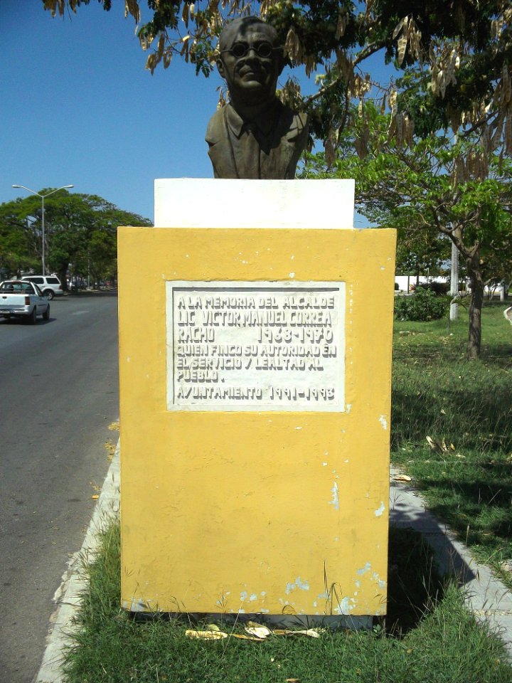 Busto de Víctor Correa Rachó, Mérida, Yucatán (01)