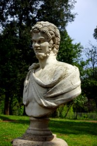 Bust at the Laghetto - Villa Borghese - Rome, Italy - DSC05095