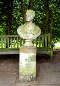 Bust - Yew Garden - Packwood House - Warwickshire, England - DSC08661