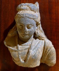 Bust of a Bodhisattva, Pakistan, probably Swat Valley, c. 3rd-5th century AD, schist, traces of pigment - Jordan Schnitzer Museum of Art, University of Oregon - Eugene, Oregon - DSC09307