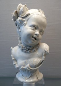 Bust of a girl, by Franz Anton Bustelli, Nymphenburg, c. 1760, glazed porcelain - Germanisches Nationalmuseum - Nuremberg, Germany - DSC02654