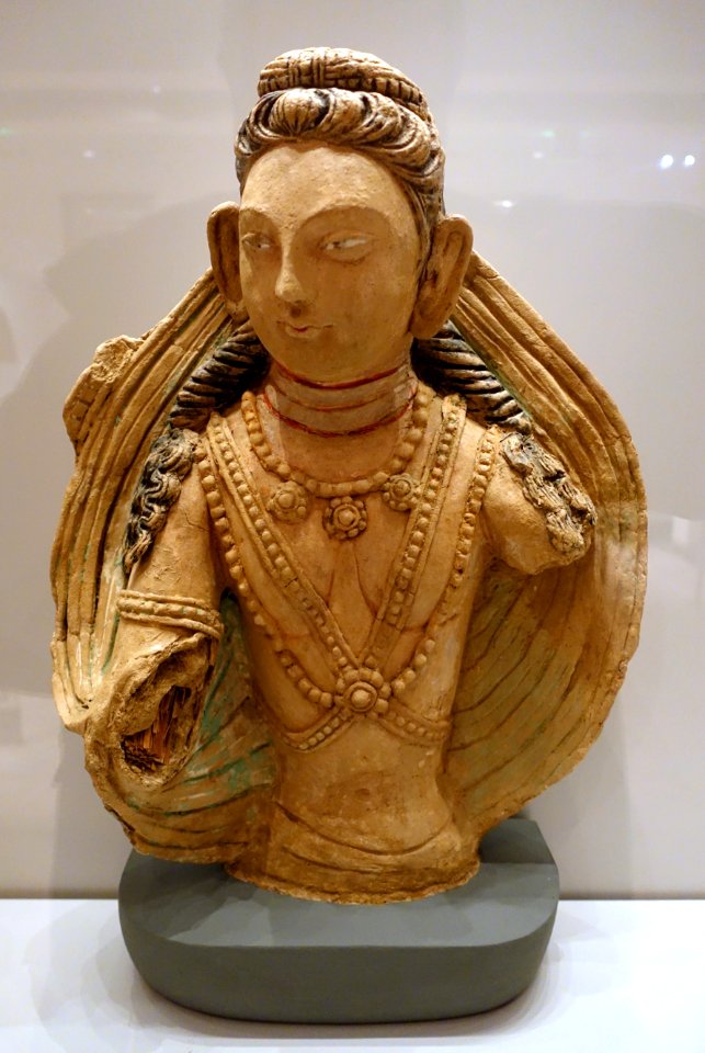 Bust of a Devata, Shorchuk, Nakshatra Cave, 5th-6th century AD, painted clay - Ethnological Museum, Berlin - DSC01461