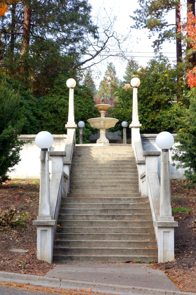 Butler-Perozzi Fountain - Lithia Park - Ashland, Oregon - DSC02725