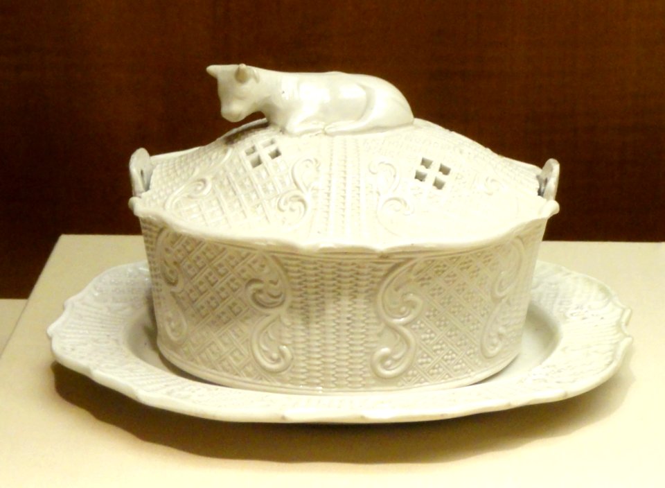 Butter Dish with Stand, England, c. 1740 - Nelson-Atkins Museum of Art - DSC08714
