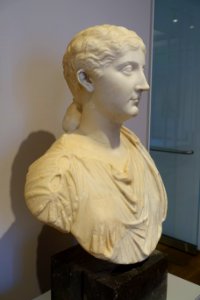 Bust of Antonia the Younger, c. 37-54 AD, Roman, Parian marble with restorations in Carrara marble - Sackler Museum - Harvard University - DSC01834