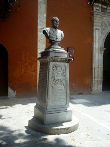 Busto de Monseñor Norberto Domínguez, Mérida, Yucatán (01)