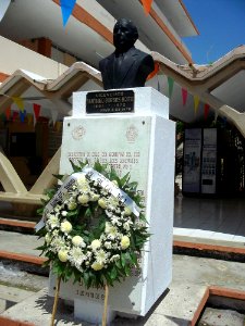 Busto de Santiago Burgos Brito, Mérida, Yucatán (01)