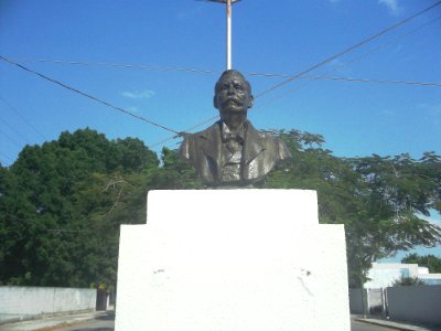Busto de José Peón Contreras, Mérida, Yucatán (02)