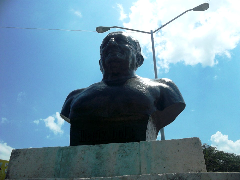 Busto de Antonio Mediz Bolio, Mérida, Yucatán (01b)