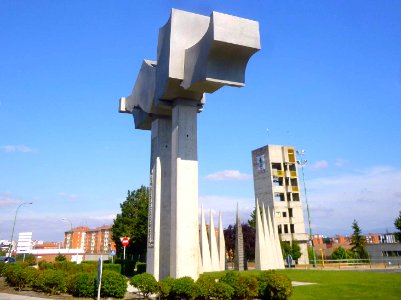 Burgos - Avenida Cantabria, Monumento a Félix Rodríguez de la Fuente 4