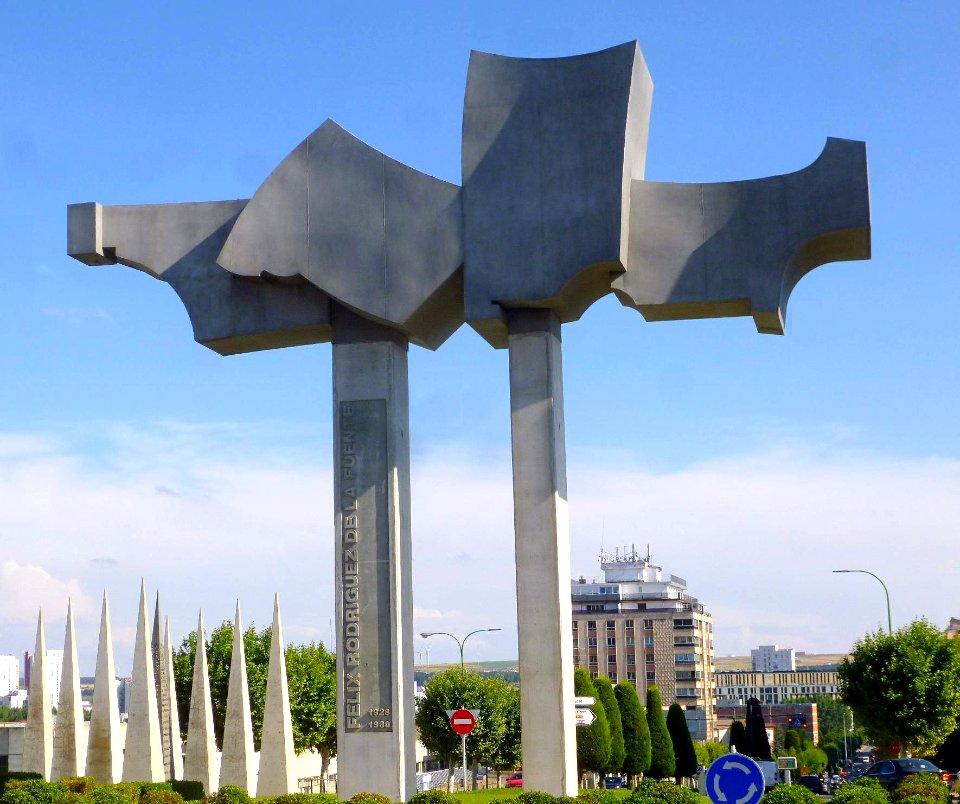 Burgos - Avenida Cantabria, Monumento a Félix Rodríguez de la Fuente 2