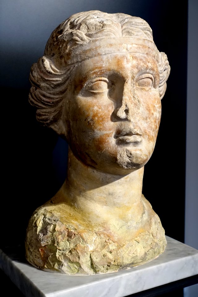 Bust of a woman, 2nd or 3rd century AD, marble - Hessisches Landesmuseum Darmstadt - Darmstadt, Germany - DSC00015