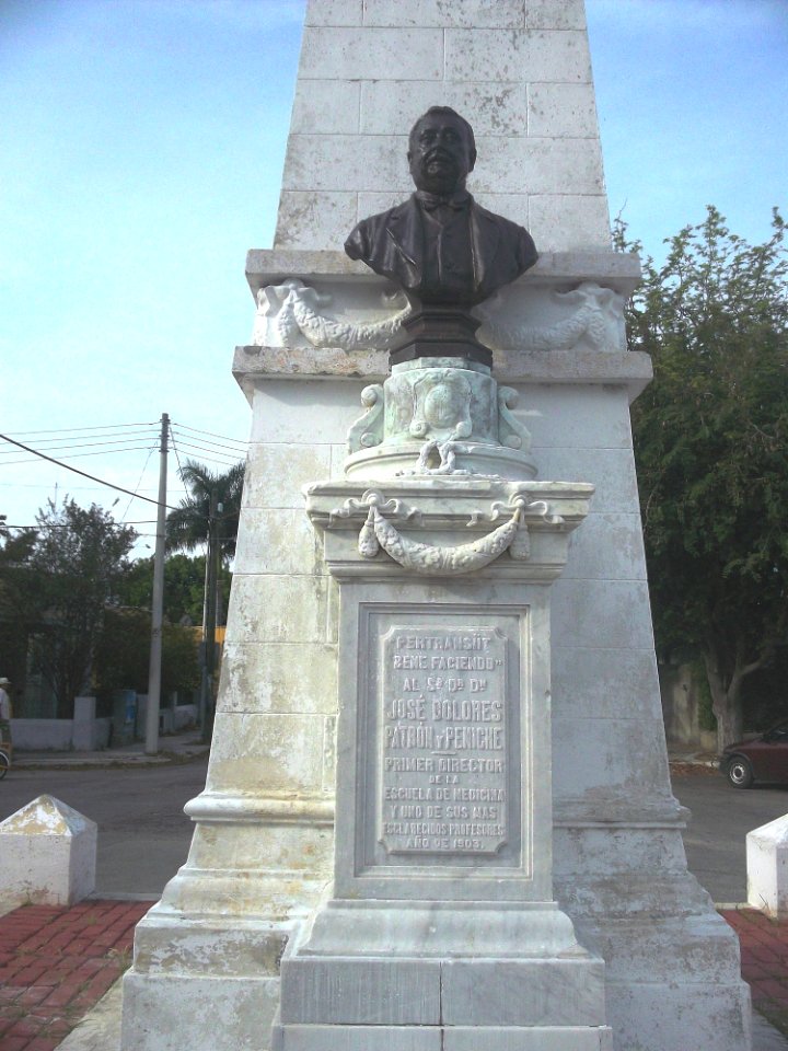 Busto de José Dolores Patrón y Peniche, Mérida, Yucatán (01)