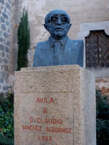Busto de Claudio Sánchez Albornoz en Ávila