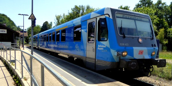 Burgkirchen an der Alz, Bahnhof und BR 628, 1
