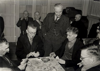 Burgemeester Cremers opende de sociëteit voor ouden van dagen in het gebouw van de Haarlemse Jongemannenvereniging aan de Lange Margarethastraat 13, op 17 januari 1949. Aangekocht in 1977 va, NL-HlmNHA 54004274