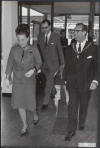 Burgemeester Cees Becht van Tilburg, prinses Margriet en J.E.A. van Dijck, Bestanddeelnr 018-1274