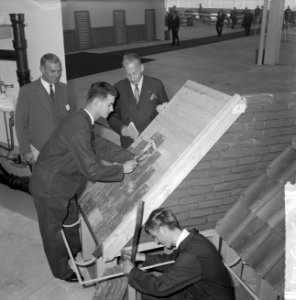 Burgemeester jhr. mr. C. J. A. de Ranitz opende eerste Nationale Beroepsmanifest, Bestanddeelnr 915-1311