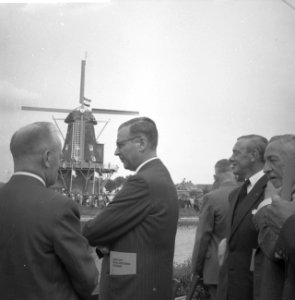 Burgemeester G. van Hall en burgemeester van Emmen K.H. Gaarlandt, Bestanddeelnr 911-5244