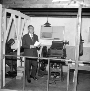 Burgemeesteer Thomassen verrichtte eerste officiele daad, opende tentoonstelling, Bestanddeelnr 917-7011