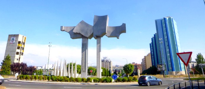 Burgos - Avenida Cantabria, Monumento a Félix Rodríguez de la Fuente 1