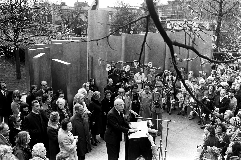 Burgemeester Ivo Samkalden tijdens zijn toespraak, Bestanddeelnr 927-8905