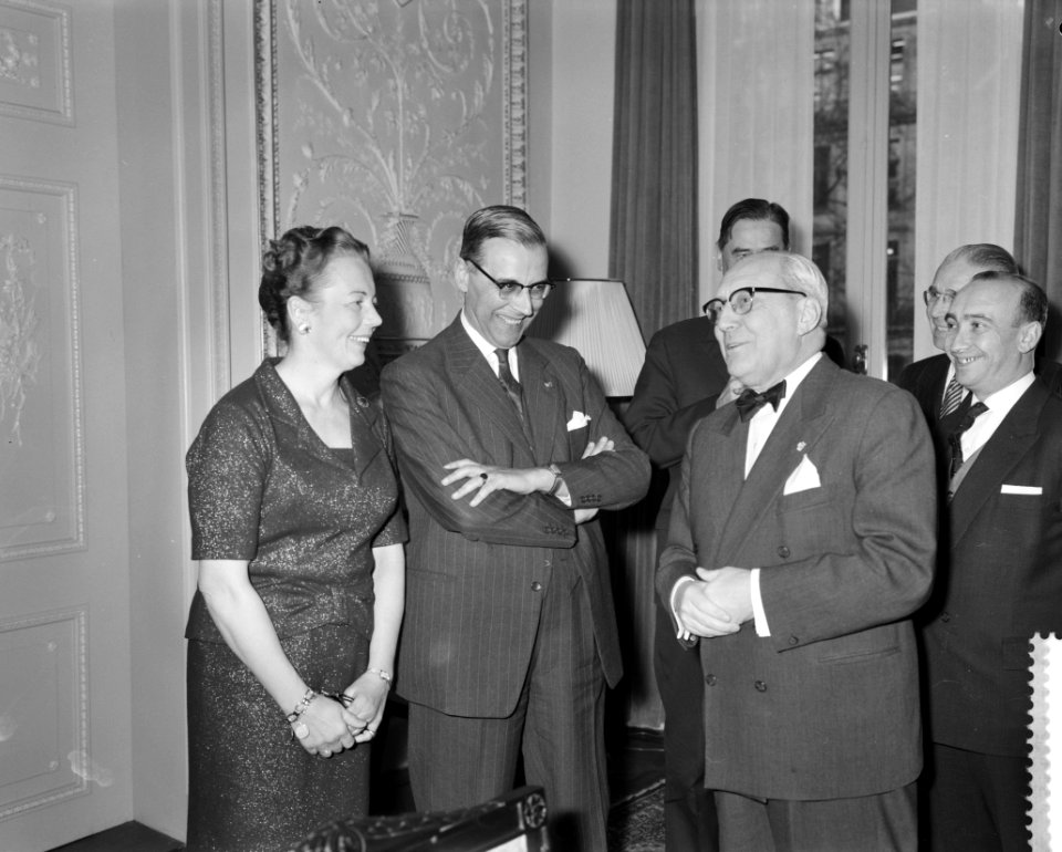 Burgemeester L Cooremans van Brussel bezoekt Amsterdam mevrouw van Hall , burg, Bestanddeelnr 912-1576