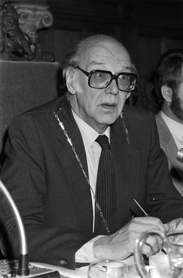 Burgemeester H. Machielsen van Zandvoort tijdens de vergadering, Bestanddeelnr 931-7830