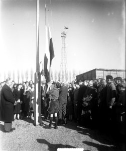 Burgemeester Amsterdam opent Nationale Kampeertentoonstelling op het IJsclubterr, Bestanddeelnr 905-6560