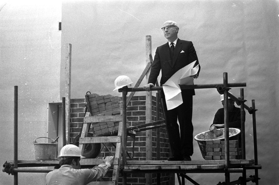 Burgemeester I. Samkalden van Amsterdam opent tent. fotos Publikphot 1970 in A, Bestanddeelnr 923-1828