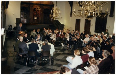 Burgemeester Jaap Pop hield een toespraak in de Gravenzaal van het stadhuis t.g.v. het eerste lustrum van de stedenband Haarlem-Mutare (Zimbabwe). NL-HlmNHA 54036312