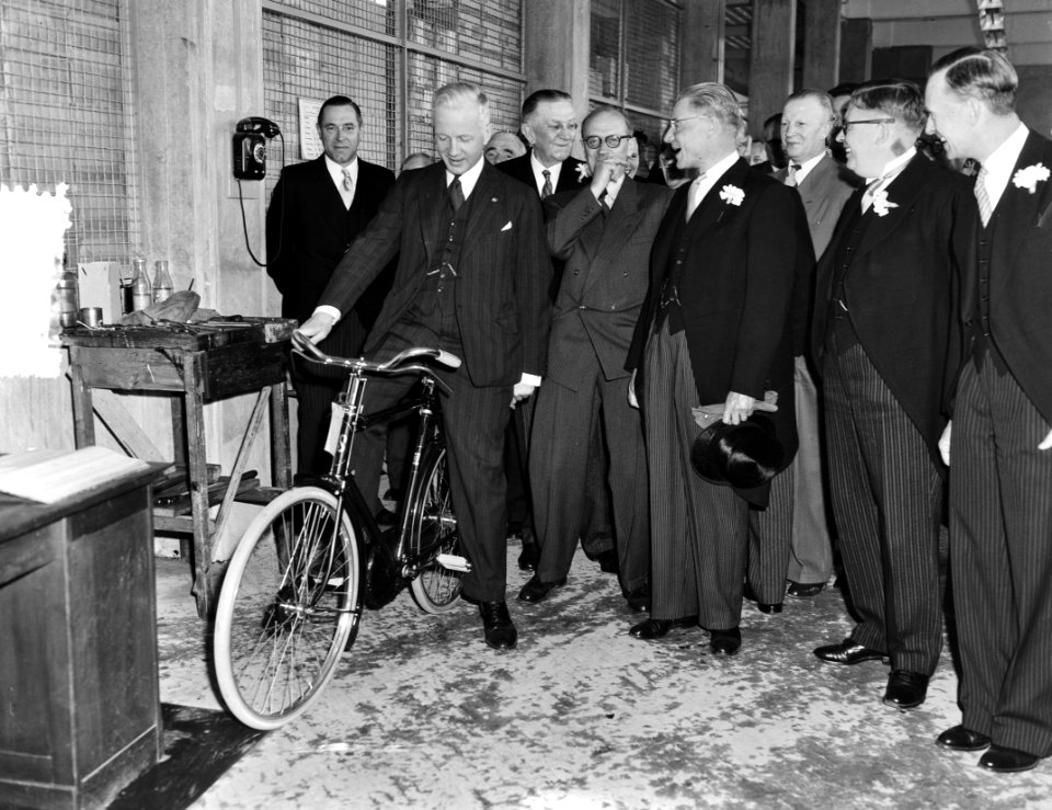 Burgemeester d'Ailly opent nieuwe Simplexfabriek te Amsterdam, Bestanddeelnr 905-0574