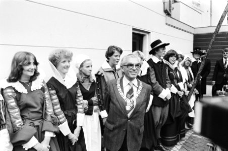 Burgemeester Polak legt eerste steen van Holland Art and Craf Centre Polak t, Bestanddeelnr 929-9208