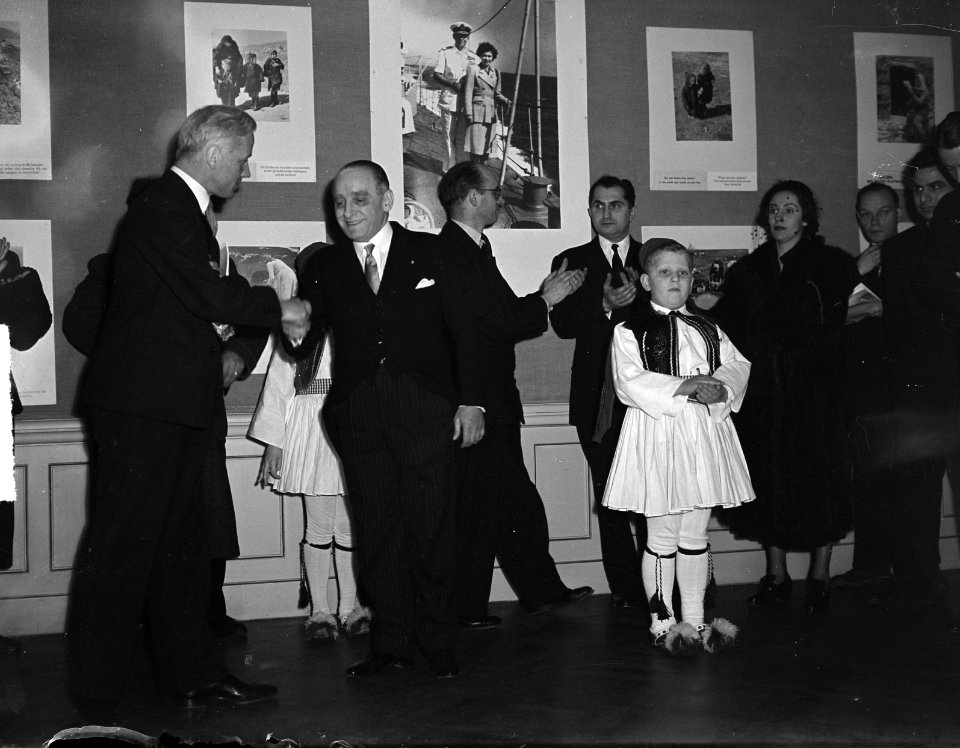 Burgmeester d'Ailly opent Griekse fototentoonstelling @, Bestanddeelnr 903-1542