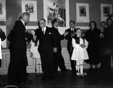 Burgmeester d'Ailly opent Griekse fototentoonstelling @, Bestanddeelnr 903-1542