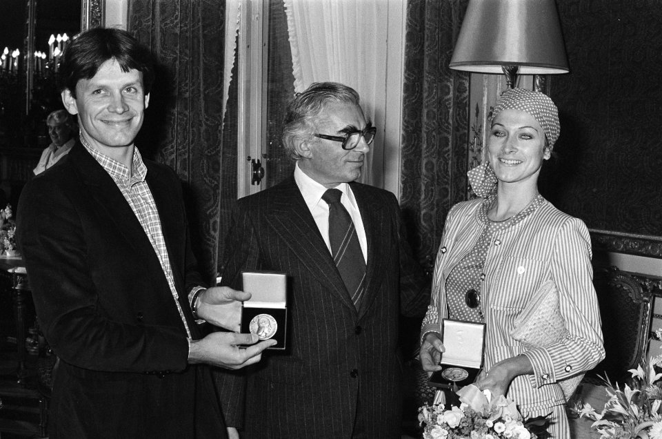 Burgemeesters, medailles, dansers, Ebbelaar, Hans, Bestanddeelnr 930-4405