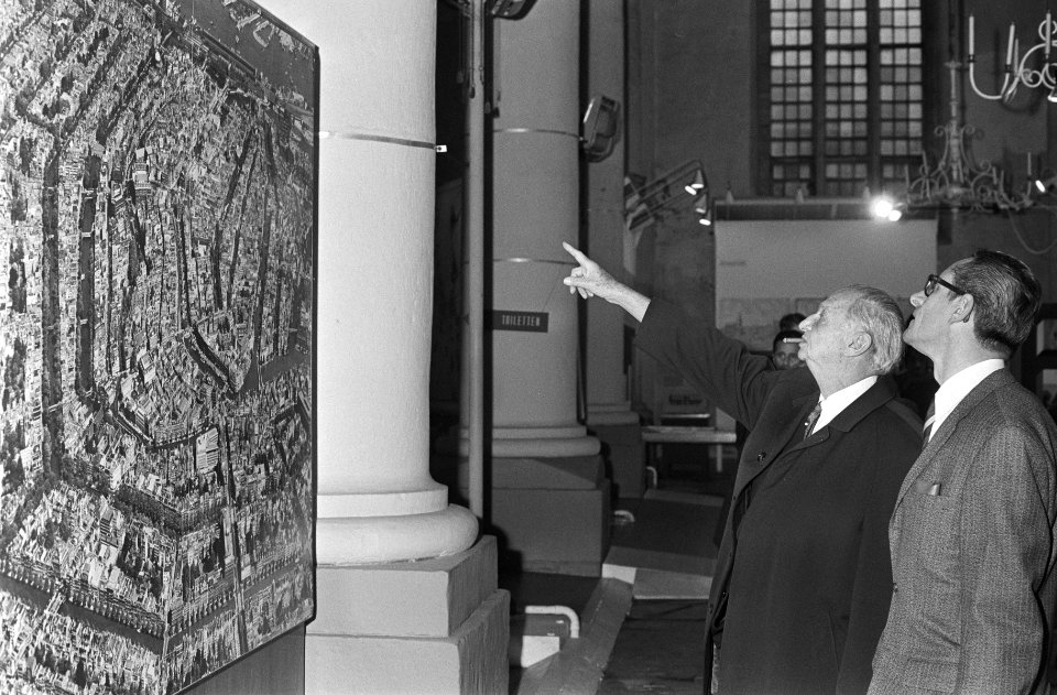 Burgemeester Weichmann met echtgenote van Hamburg (West-Duitsland) bezoekt Zuide, Bestanddeelnr 923-9622